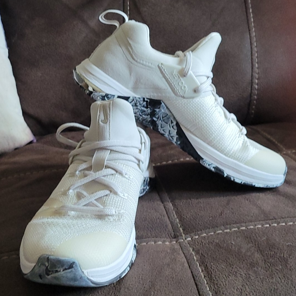 Women's Like New Nike Metcon Shoes